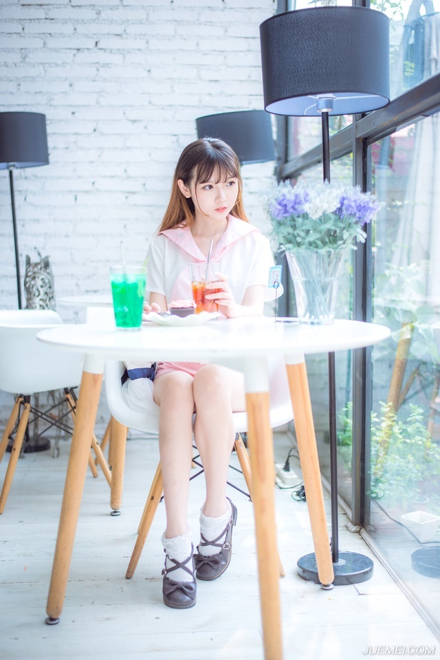 任何不能打倒你的，将会使你更加坚强。